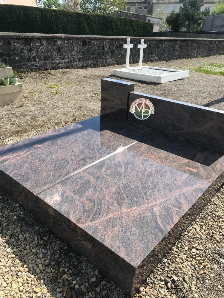 monument manom 